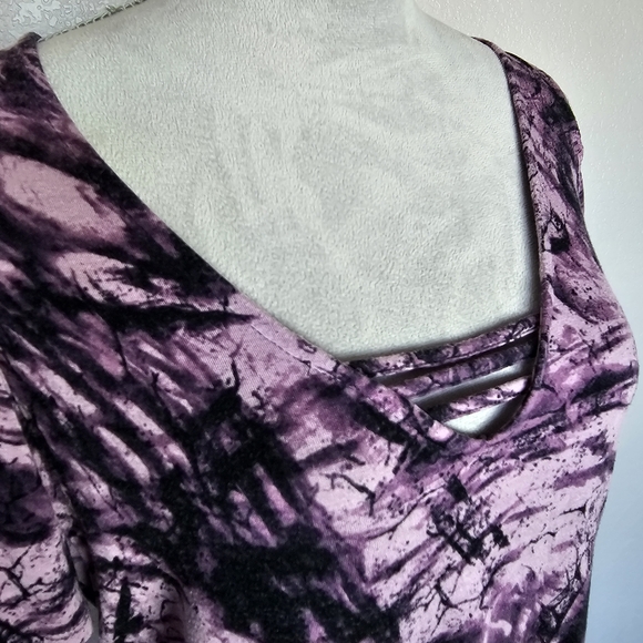 Womens Rock & Republic Slashed Shoulders Tie-Dye Shirt - Picture 2 of 7